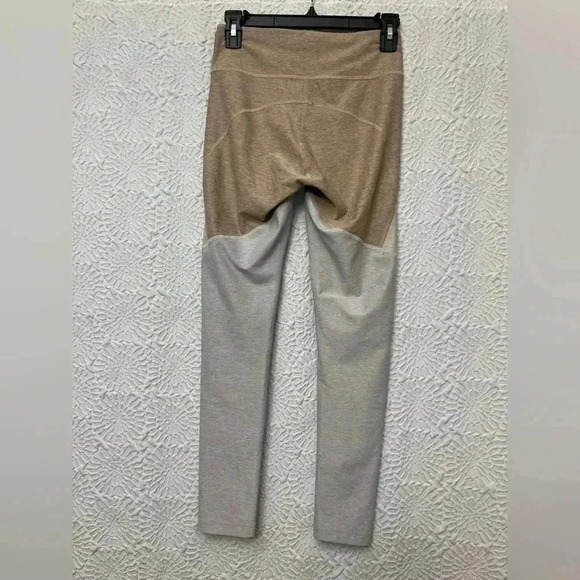 Outdoor Voices Size Small 7/8 Dipped Legging Oatmeal Desert Cloud Yoga Workout - Picture 13 of 14